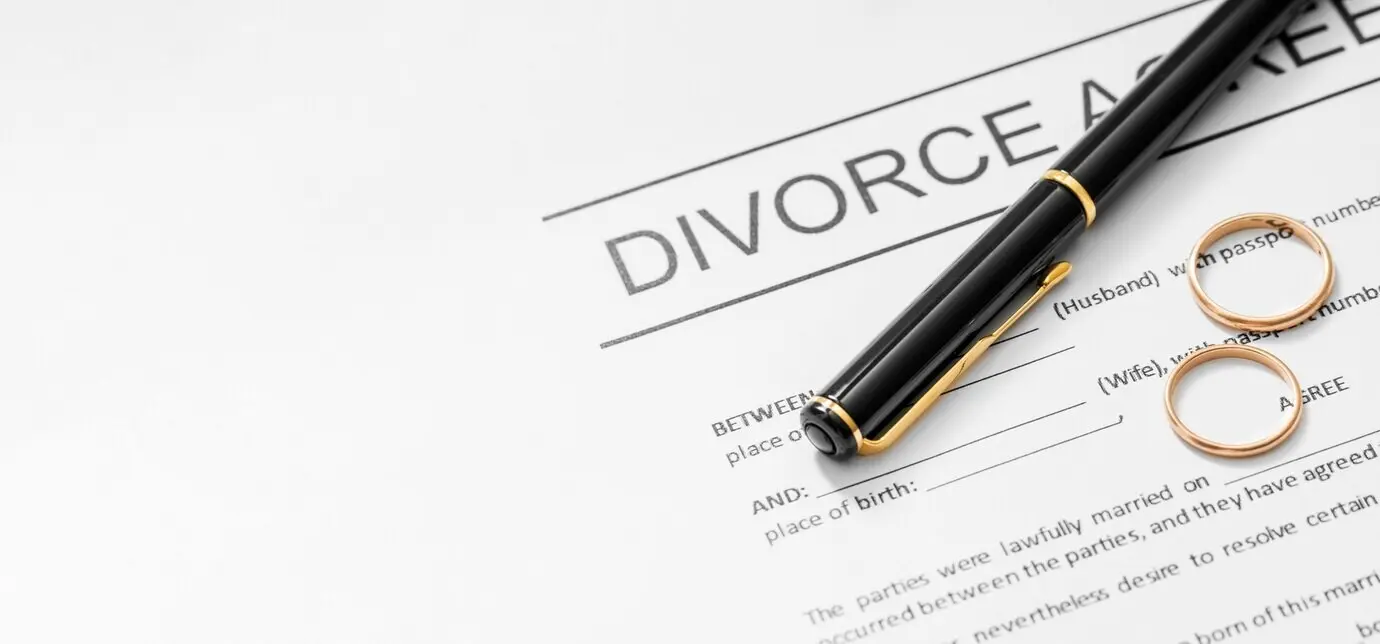 Acuerdo de divorcio con bolígrafo
